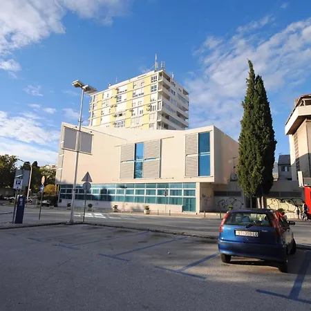 Antea - One Bedroom Apartmán *