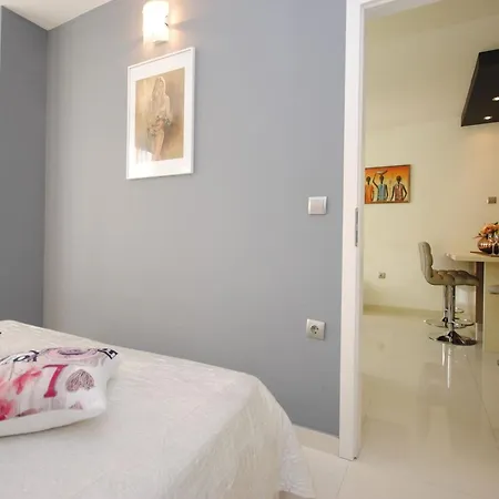 Antea - One Bedroom Апартаменты *